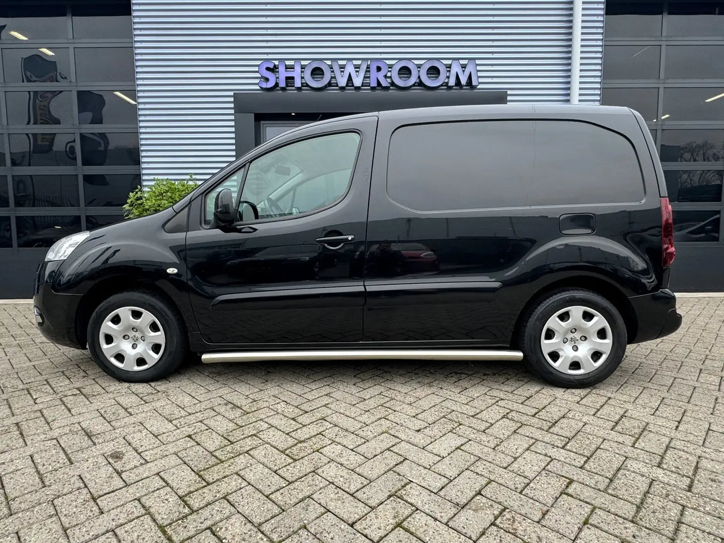 Peugeot Partner 120 1.6 e-HDI L1 Navteq 2Tronic Automaat|Airco|Cru Zwart - 2