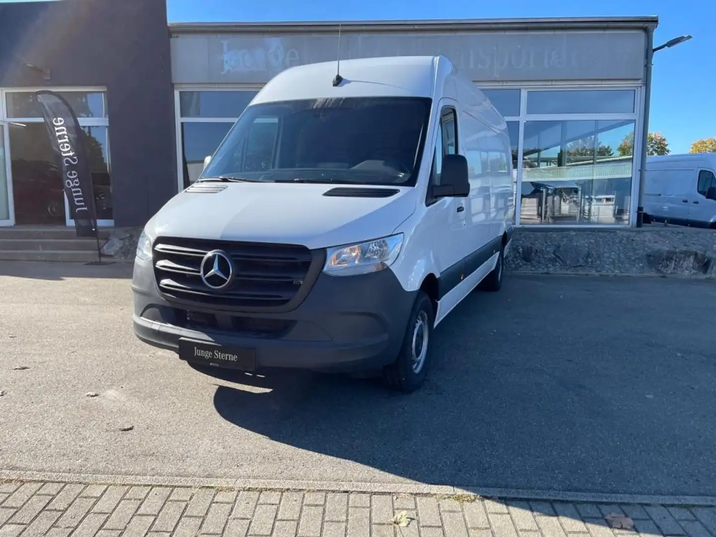 Mercedes-Benz Sprinter 319 CDI KA/MAXI/L3H2/AHK3,5t/AUTOMATIK/MBUX/NAVI/K Weiß - 2