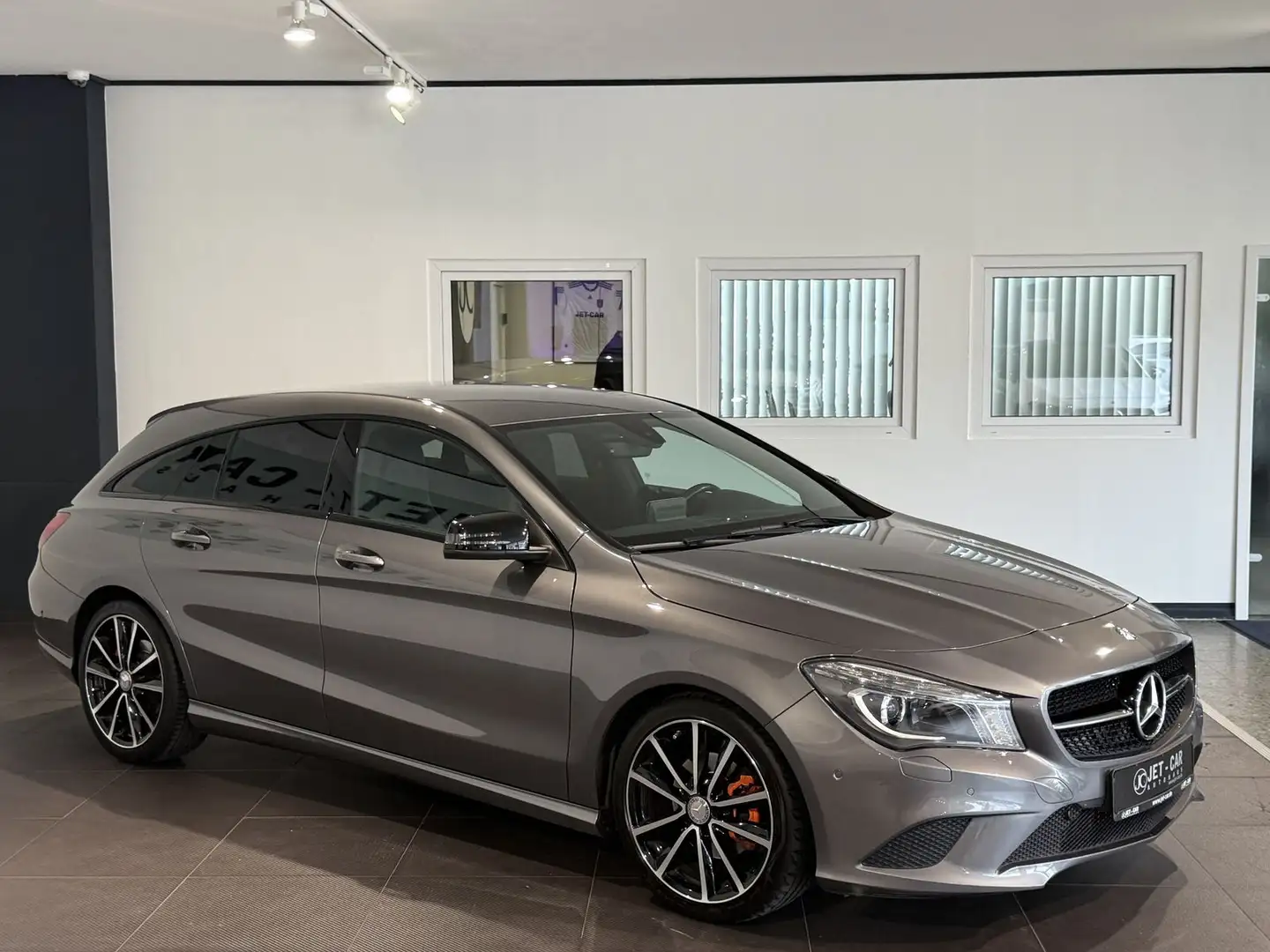 Mercedes-Benz CLA 200 *Navigation-Bi Xenon* Grau - 2