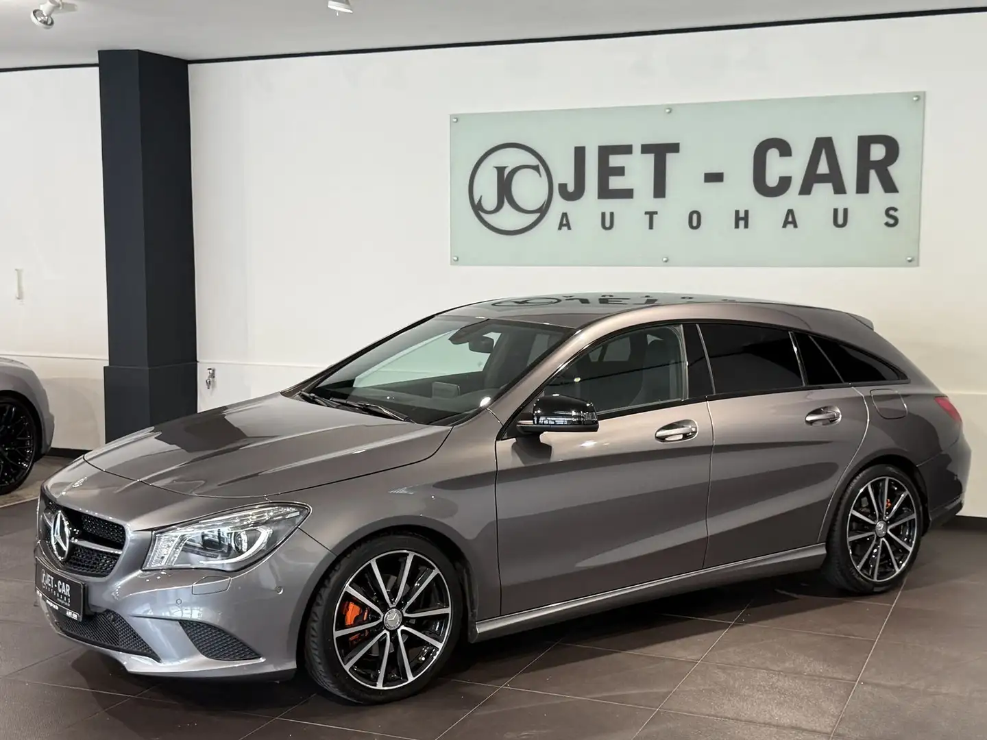 Mercedes-Benz CLA 200 *Navigation-Bi Xenon* Grau - 1