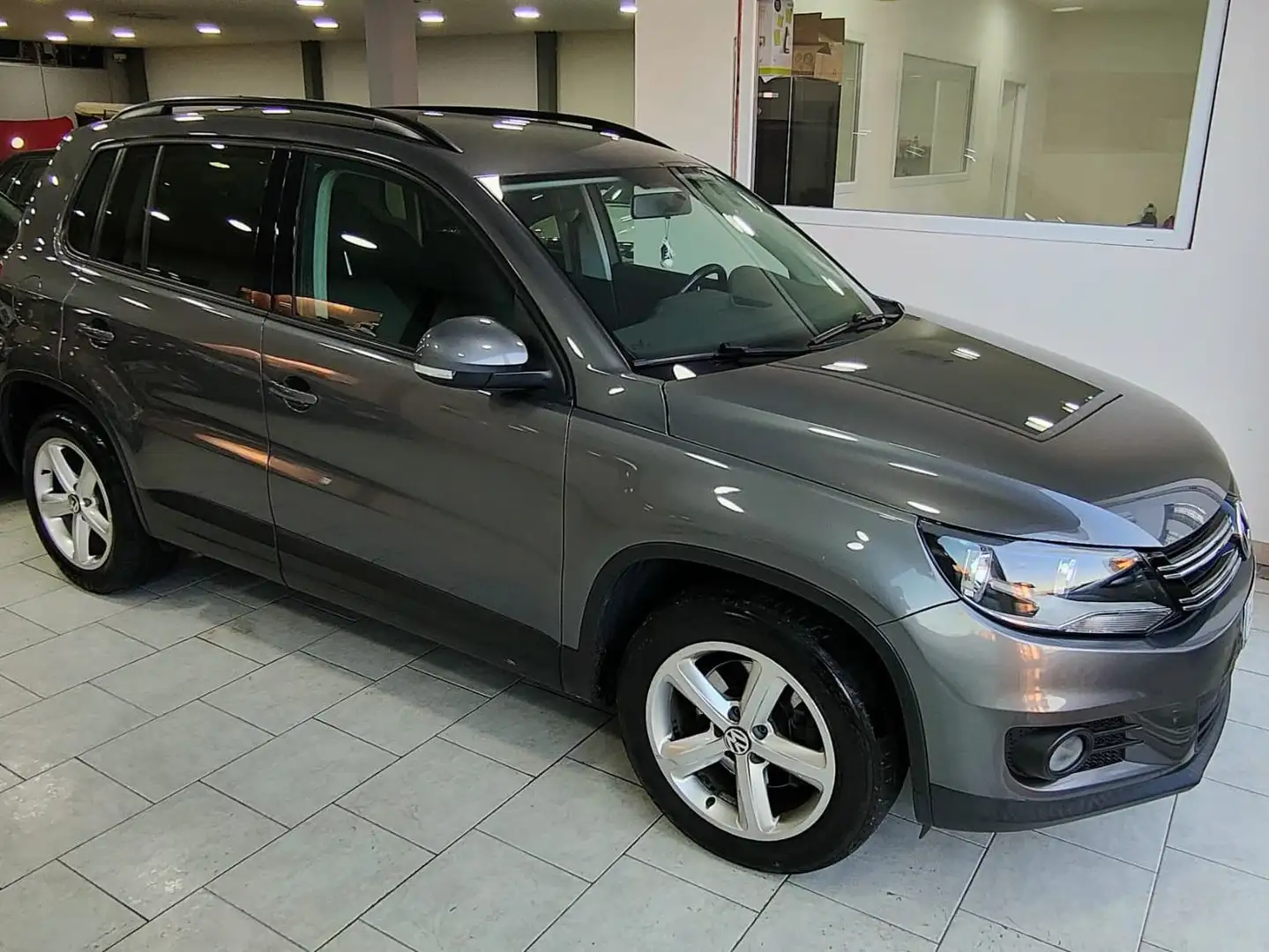 Volkswagen Tiguan Tiguan 1.4 tsi bm Cross 125cv Gris - 1