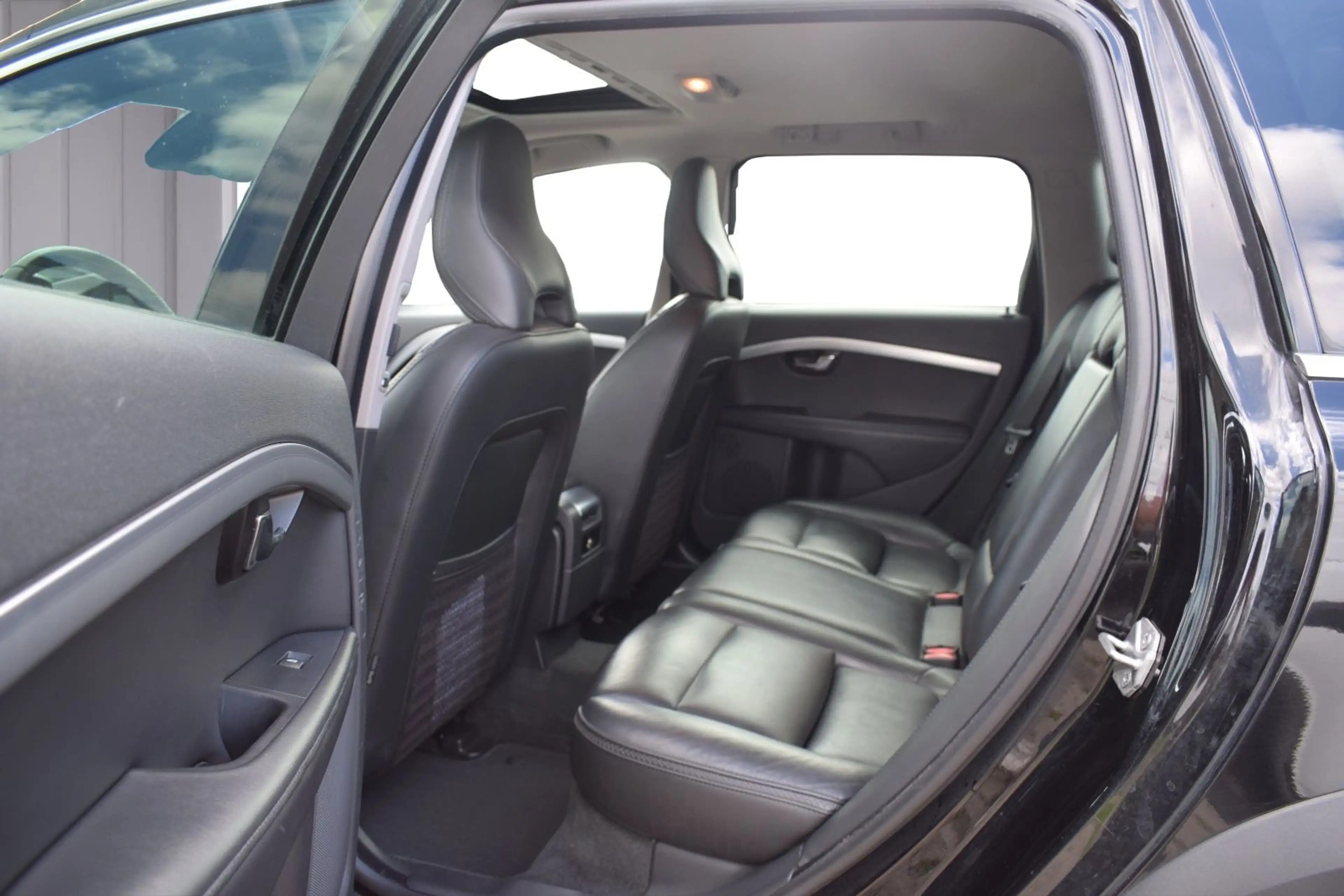 Volvo XC70 SUMMUM/S-DACH/ACC/STANDHEIZUNG/1.HAND — photo 8