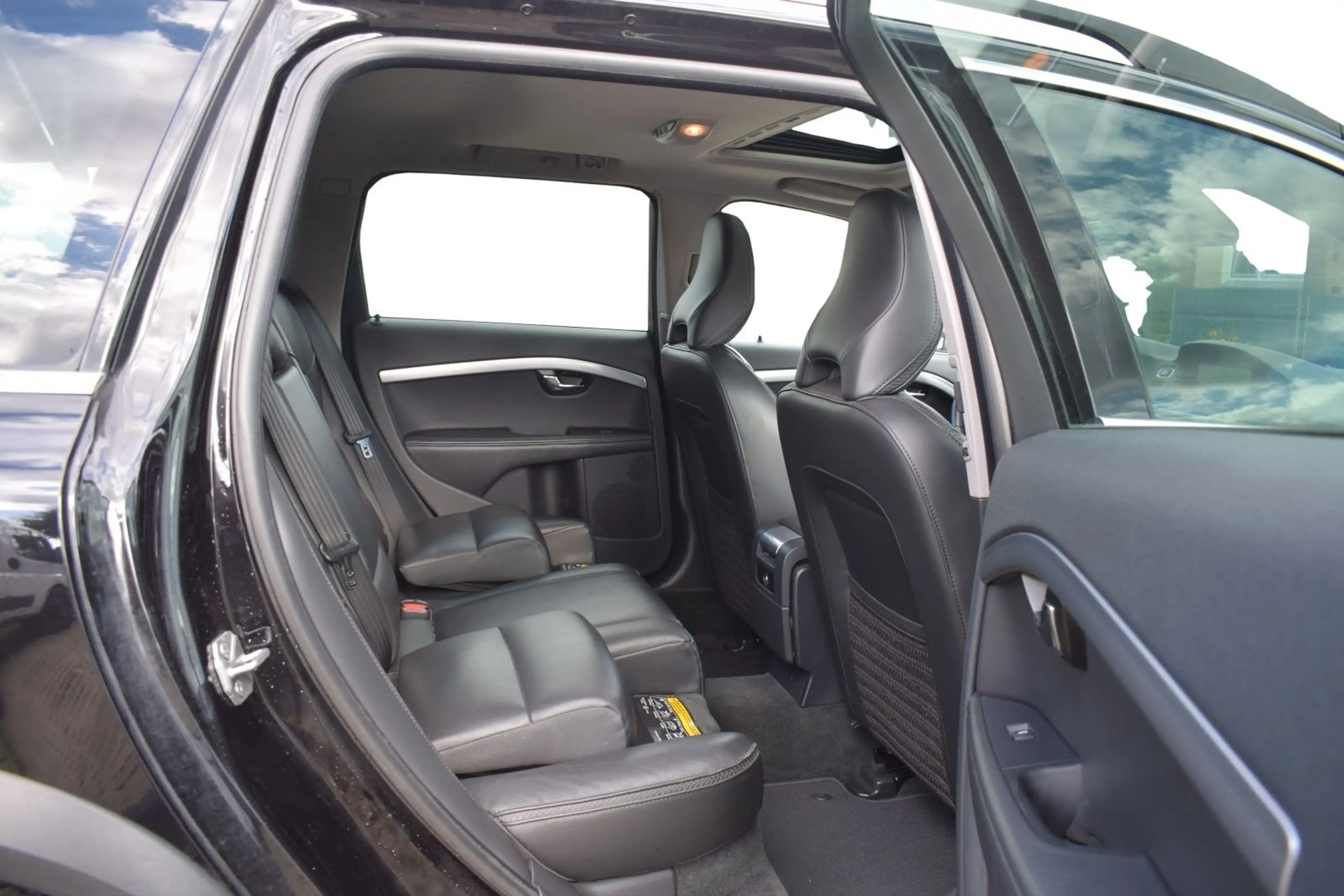Volvo XC70 SUMMUM/S-DACH/ACC/STANDHEIZUNG/1.HAND — photo 9