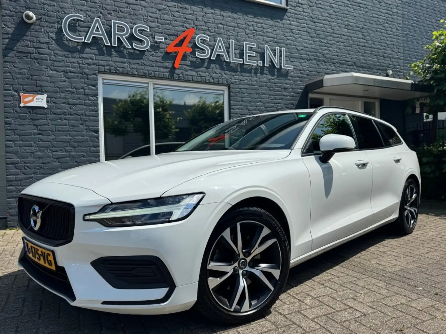 Volvo V60 2.0 B3 Autom. Advantage + Camera + Nav + D -glas + Blanc - 1