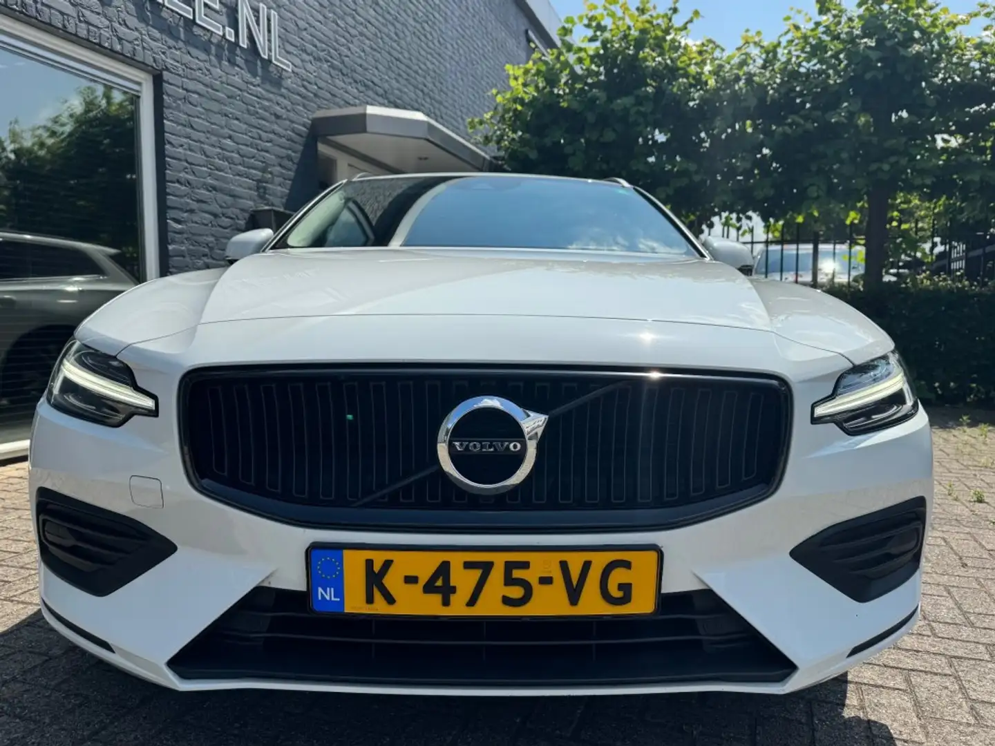 Volvo V60 2.0 B3 Autom. Advantage + Camera + Nav + D -glas + Blanc - 2