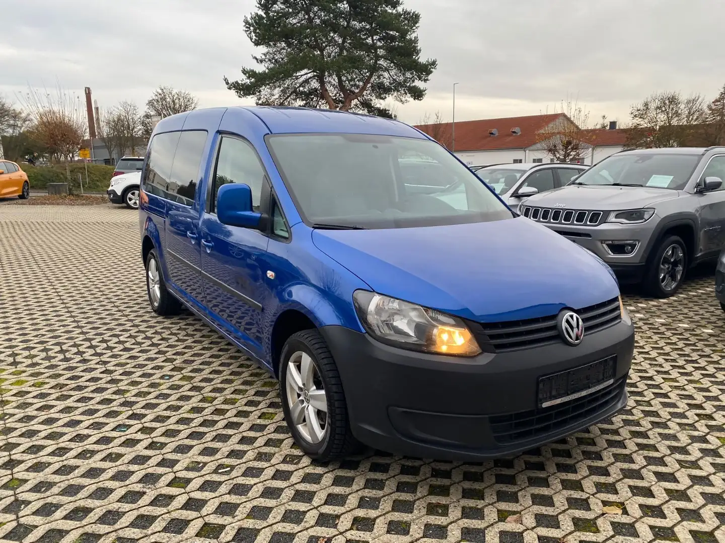 Volkswagen Caddy Maxi Trendline/ ROLLSTUHL-Rampe Синій - 1