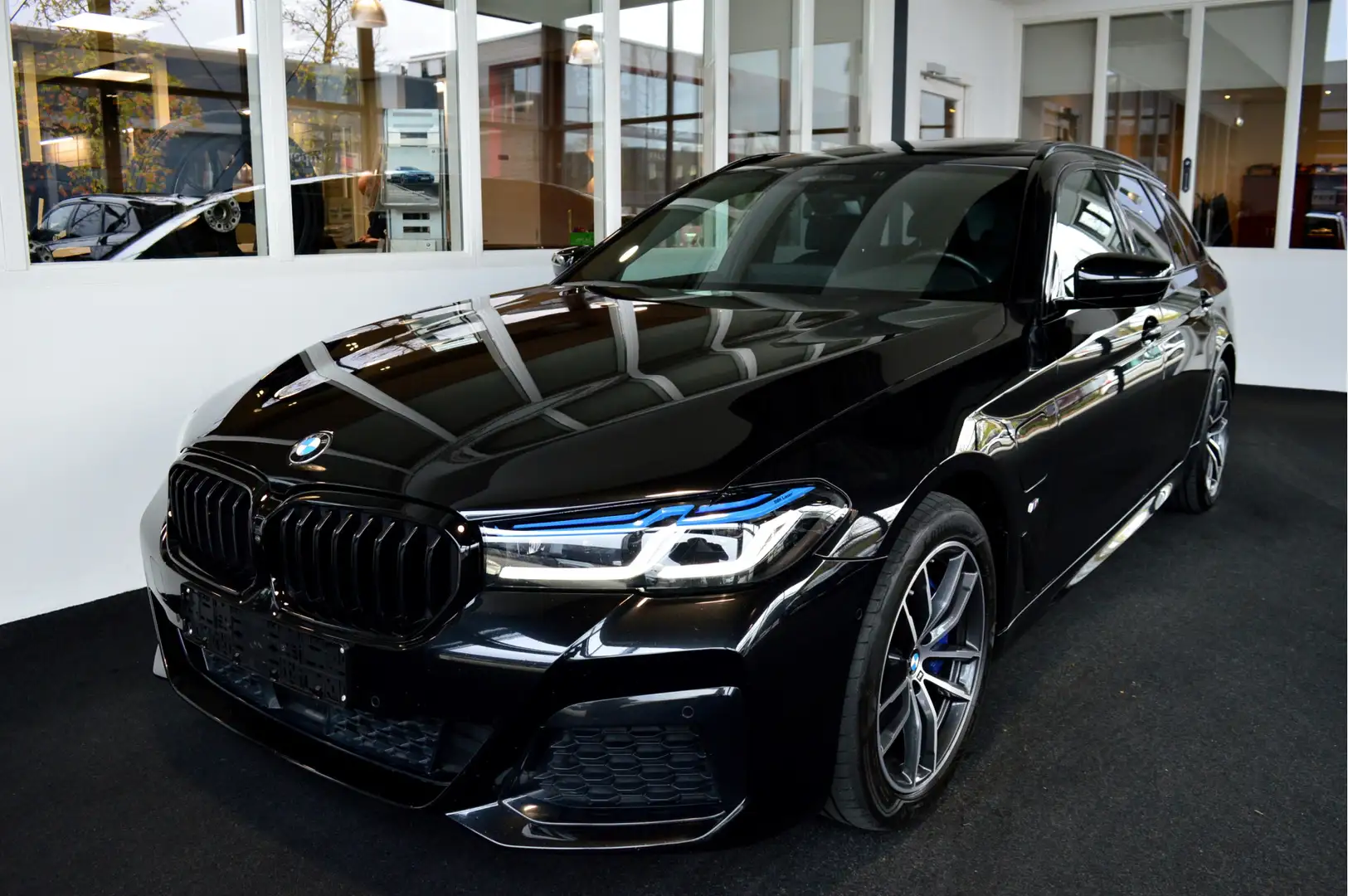 BMW 530 5-serie Touring 530e Hybride M-Sportedition | Comf Noir - 2