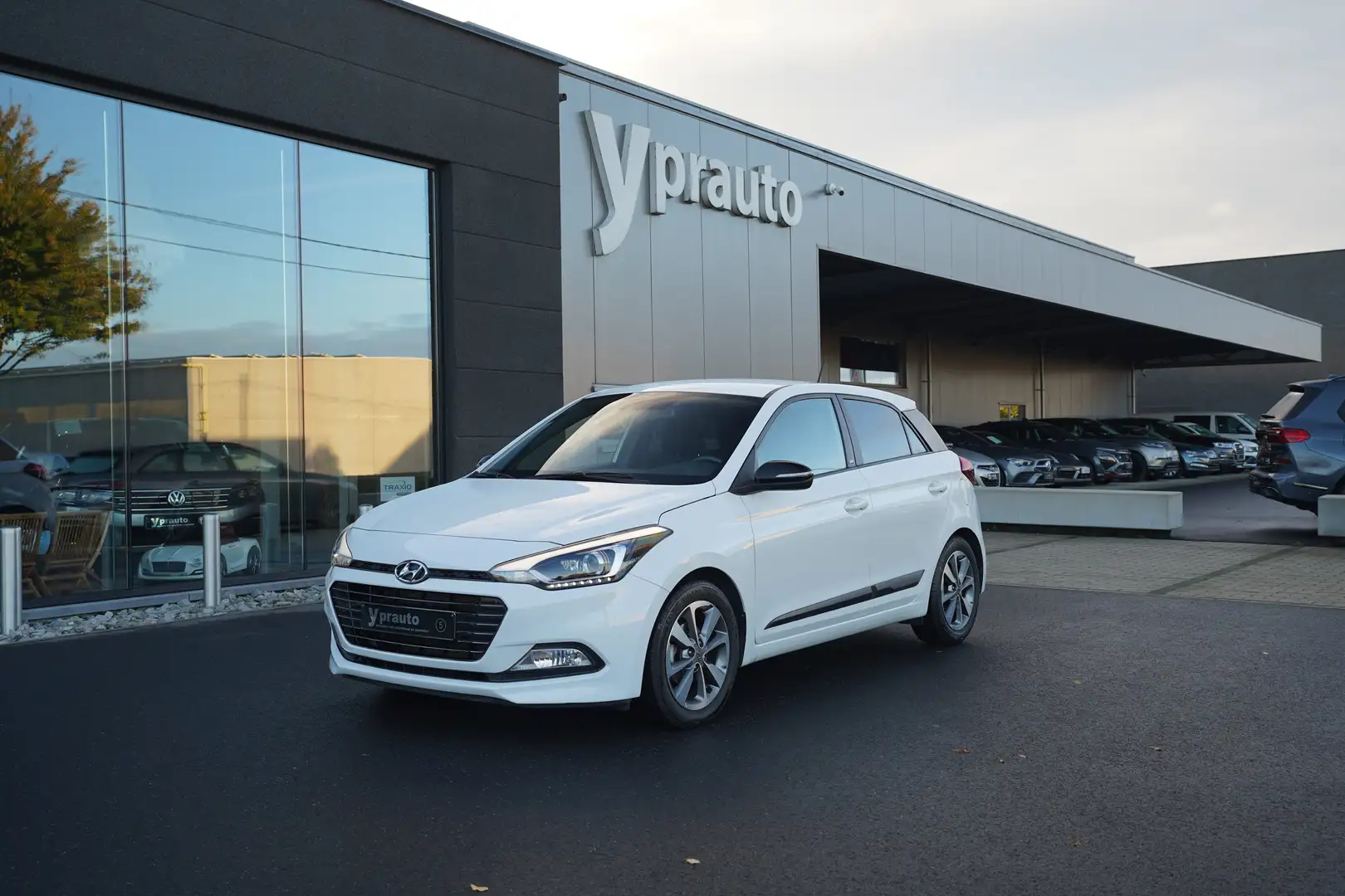 Hyundai i20 i20 1.2 Navi Camera Bluetooth PDC Trekhaak Blanc - 1