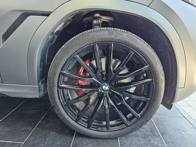 BMW X6 view 10