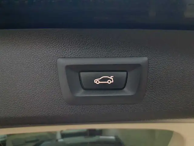 BMW 5 Series view 10