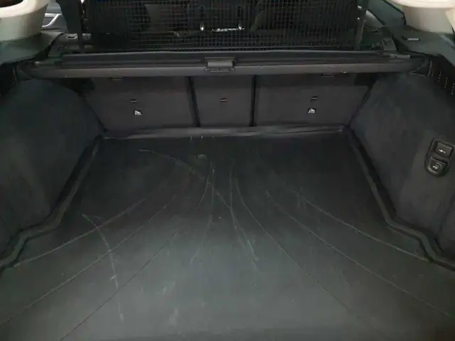BMW 5 Series view 9