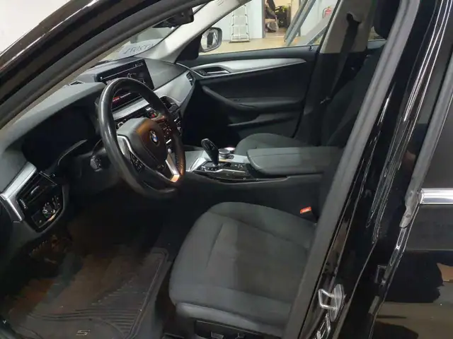 BMW 5 Series view 7