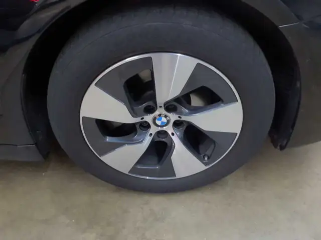 BMW 5 Series view 14