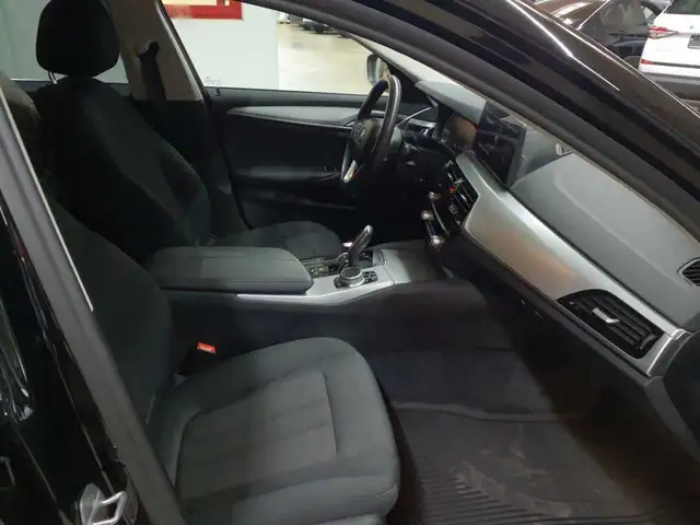 BMW 5 Series view 12