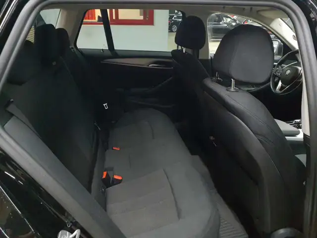 BMW 5 Series view 11