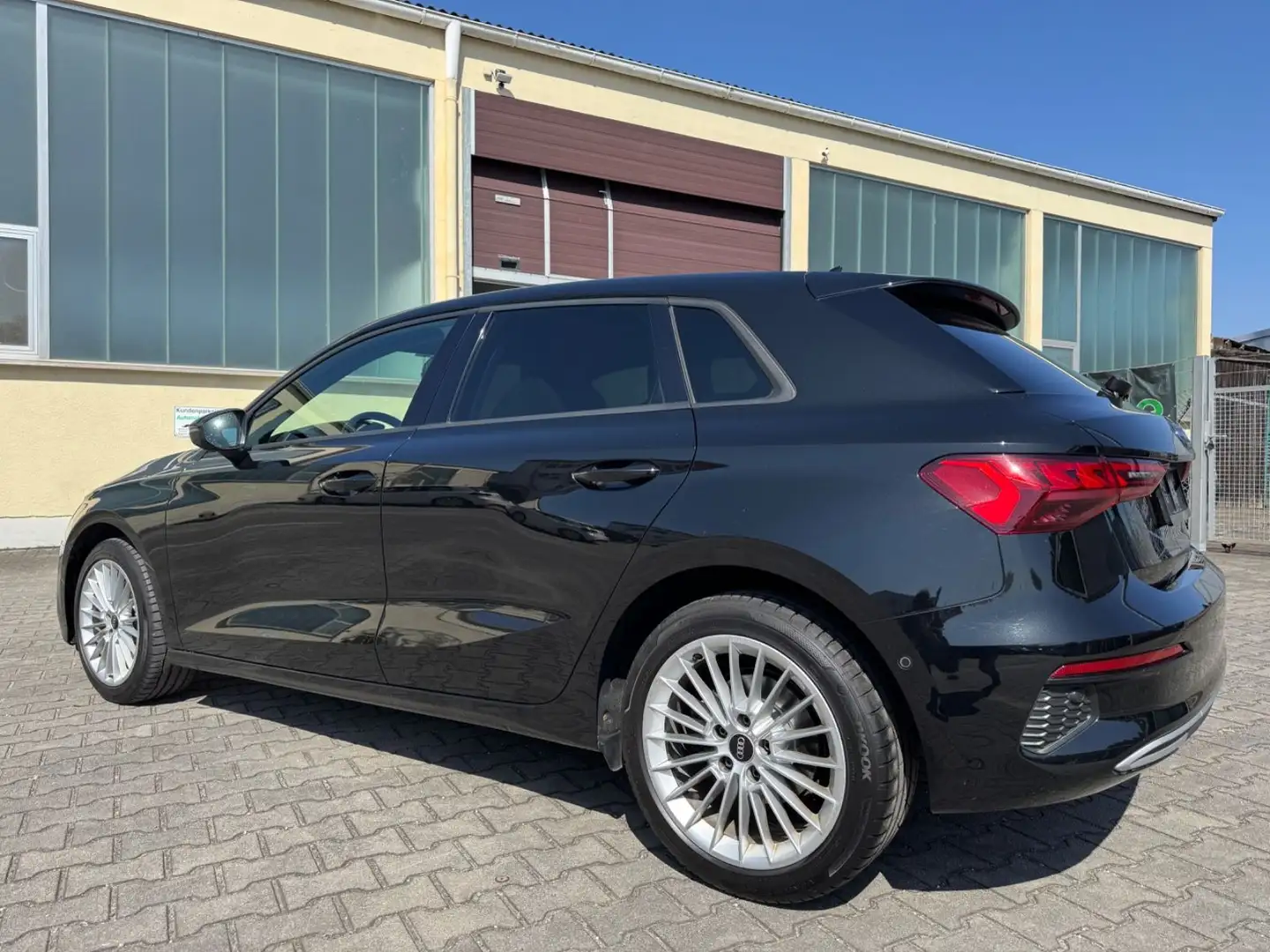 Audi A3 Sportback 35 TDI Advanced°FACELIFT°LED°NAVI° Schwarz - 2