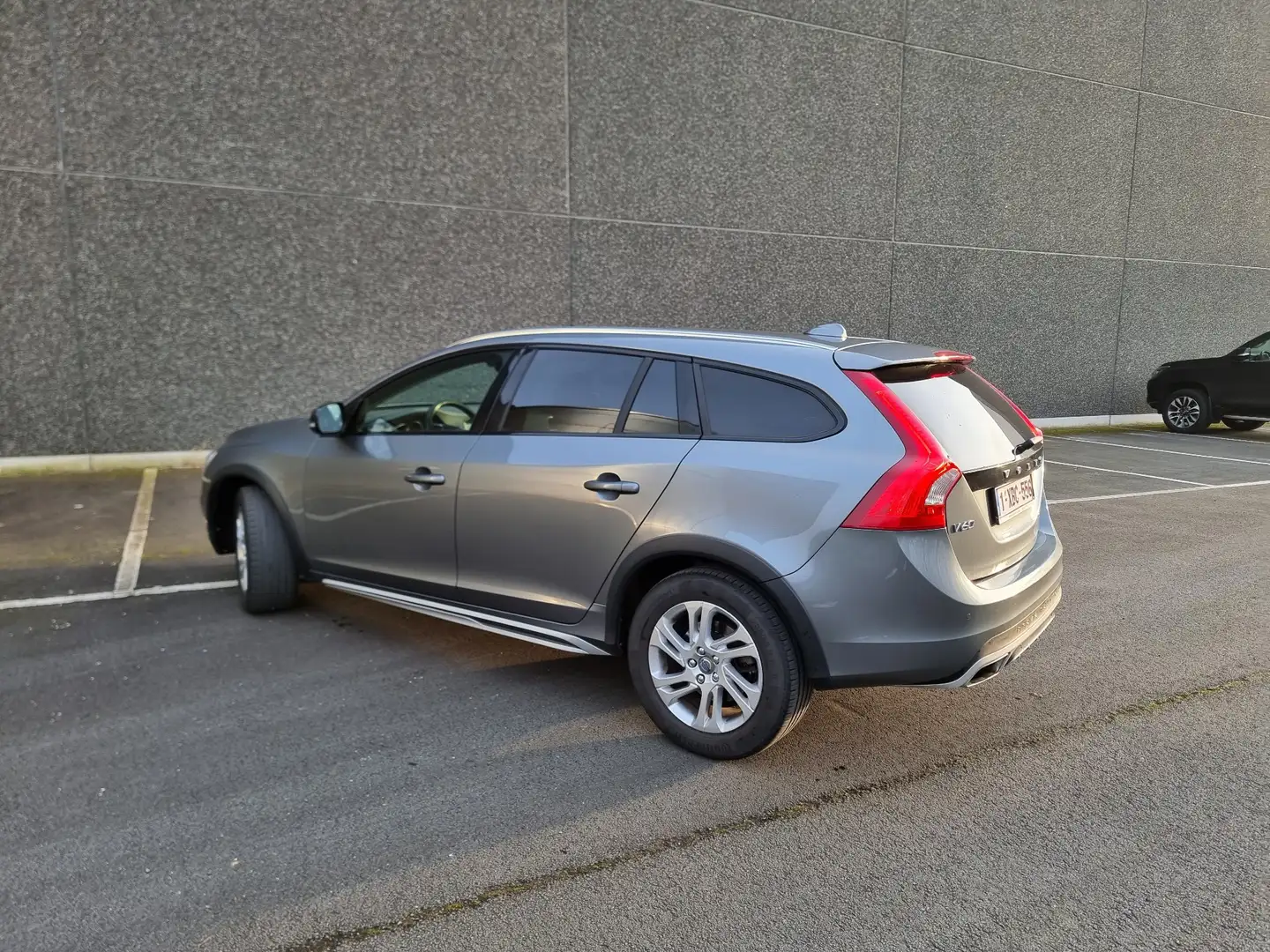 Volvo V60 Cross Country D3 Kinetic Gris - 2