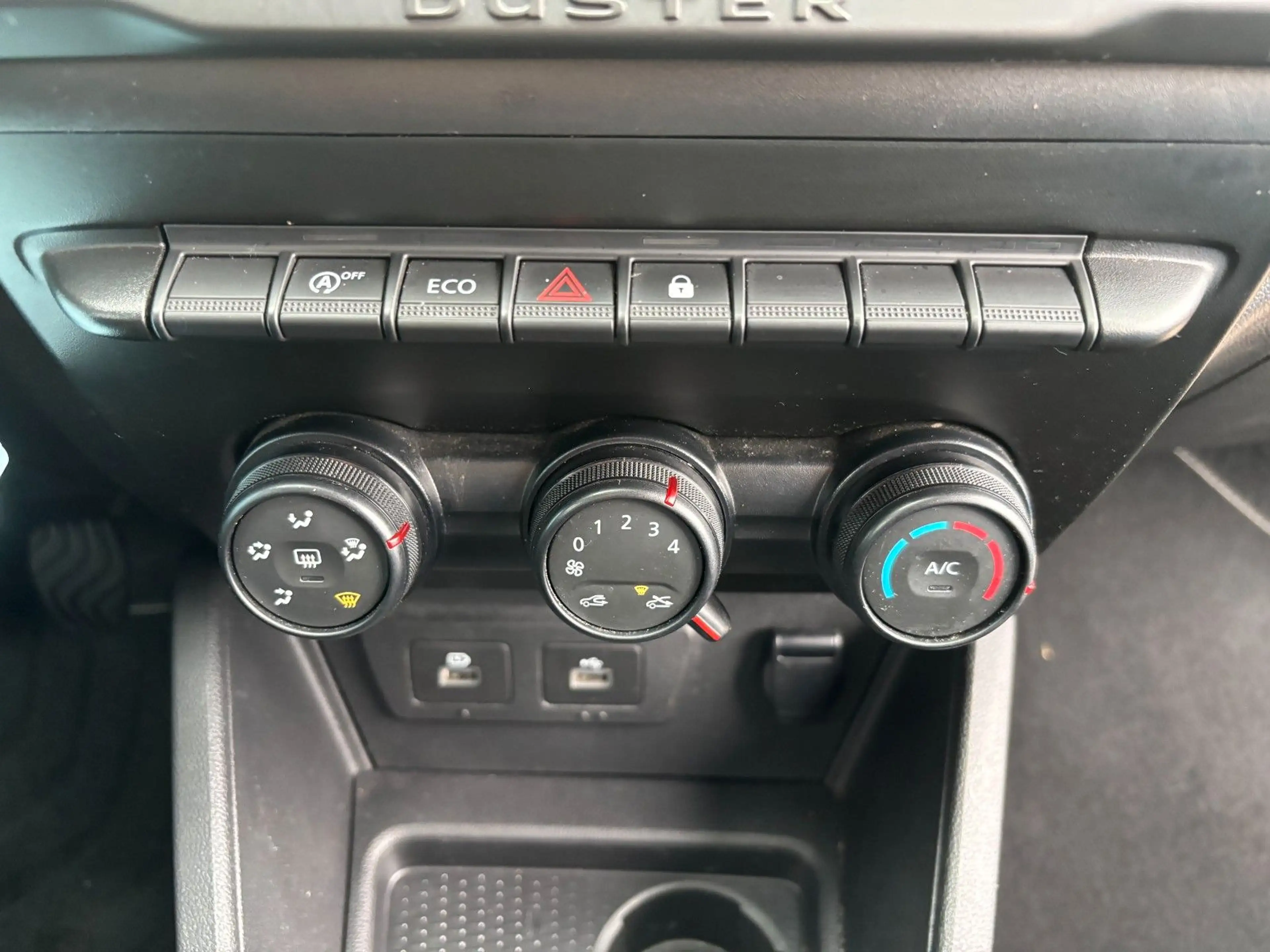 Dacia Duster Essential TCe 100 ECO-G 2WD *WEBASTO* — photo 13