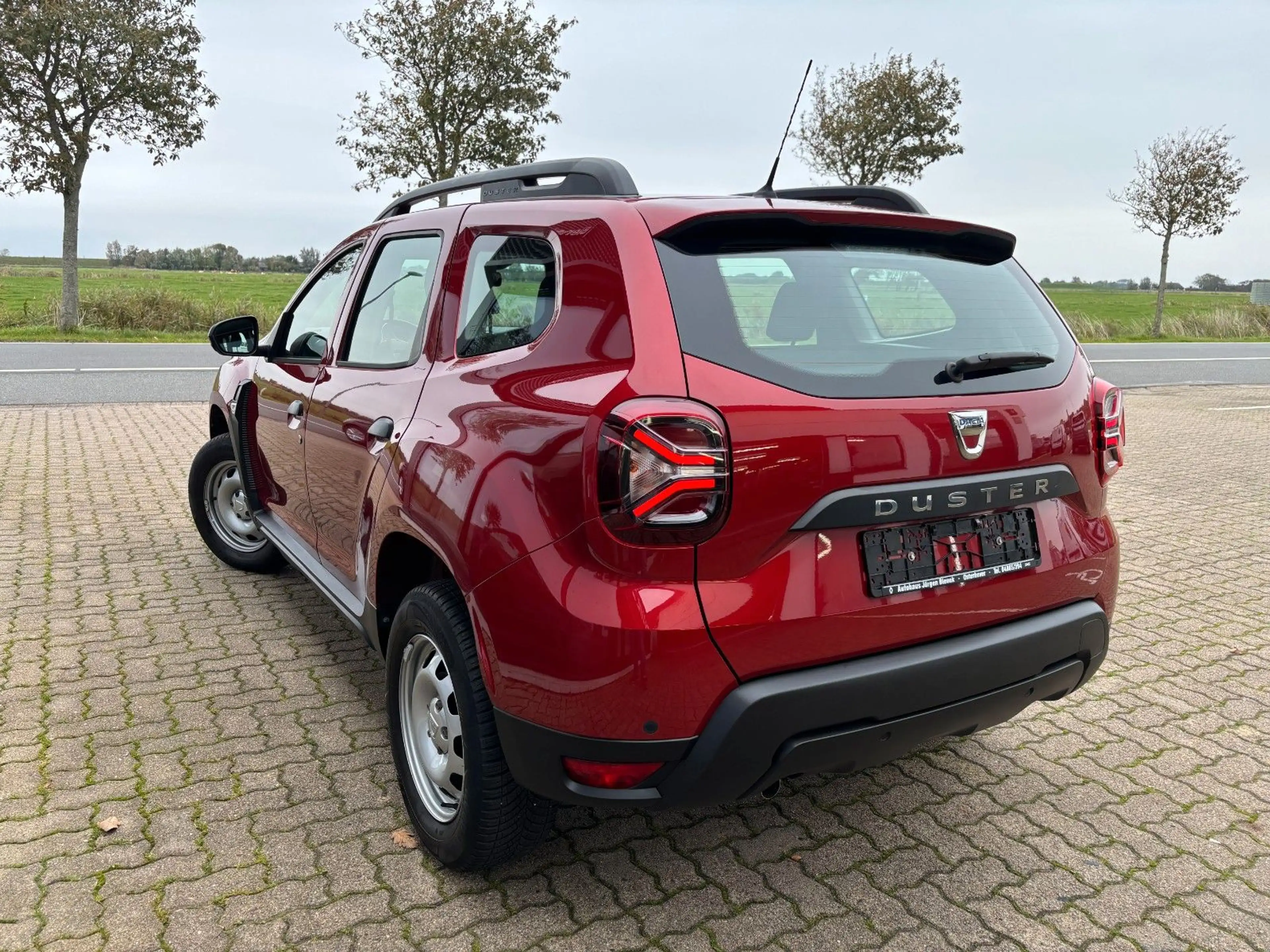 Dacia Duster Essential TCe 100 ECO-G 2WD *WEBASTO* — photo 2
