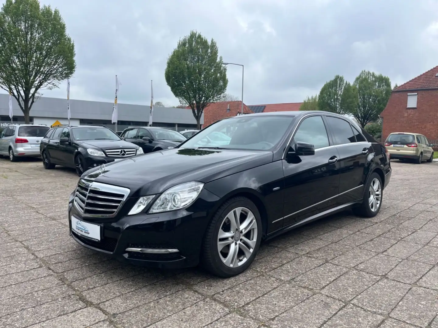 Mercedes-Benz E 200 CGI Avantgarde Automatik,Scheckheft,Navi Schwarz - 1