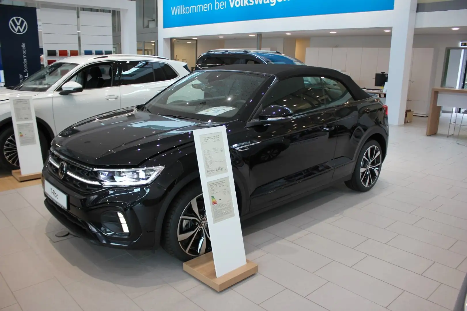 Volkswagen T-Roc Cabriolet R-Line 1.5 TSI DSG Leder,Navi Schwarz - 1