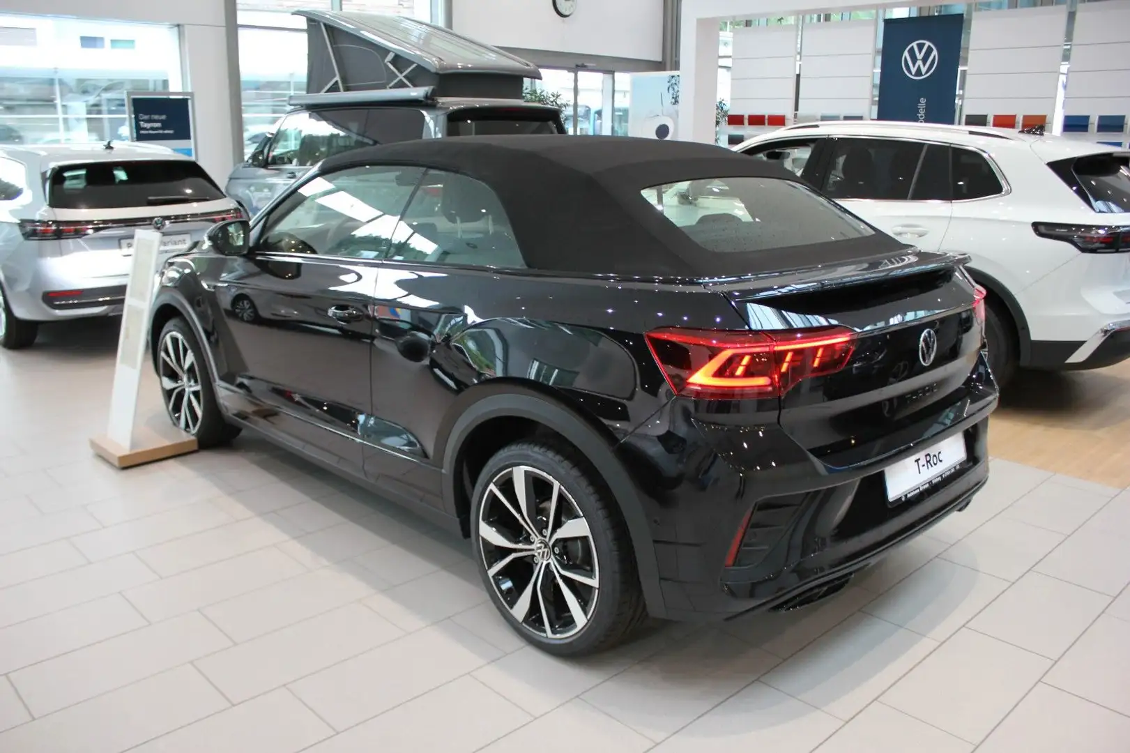 Volkswagen T-Roc Cabriolet R-Line 1.5 TSI DSG Leder,Navi Schwarz - 2