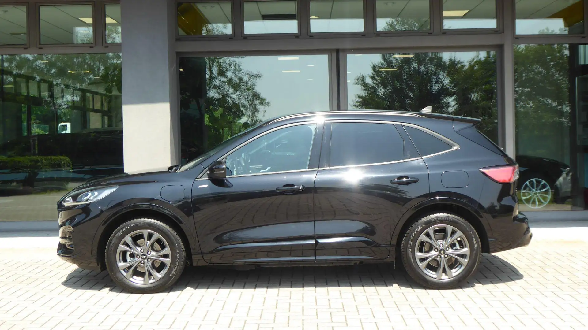 Ford Kuga 2.5 Plug In Hybrid 225 CV CVT 2WD ST-Line Nero - 2
