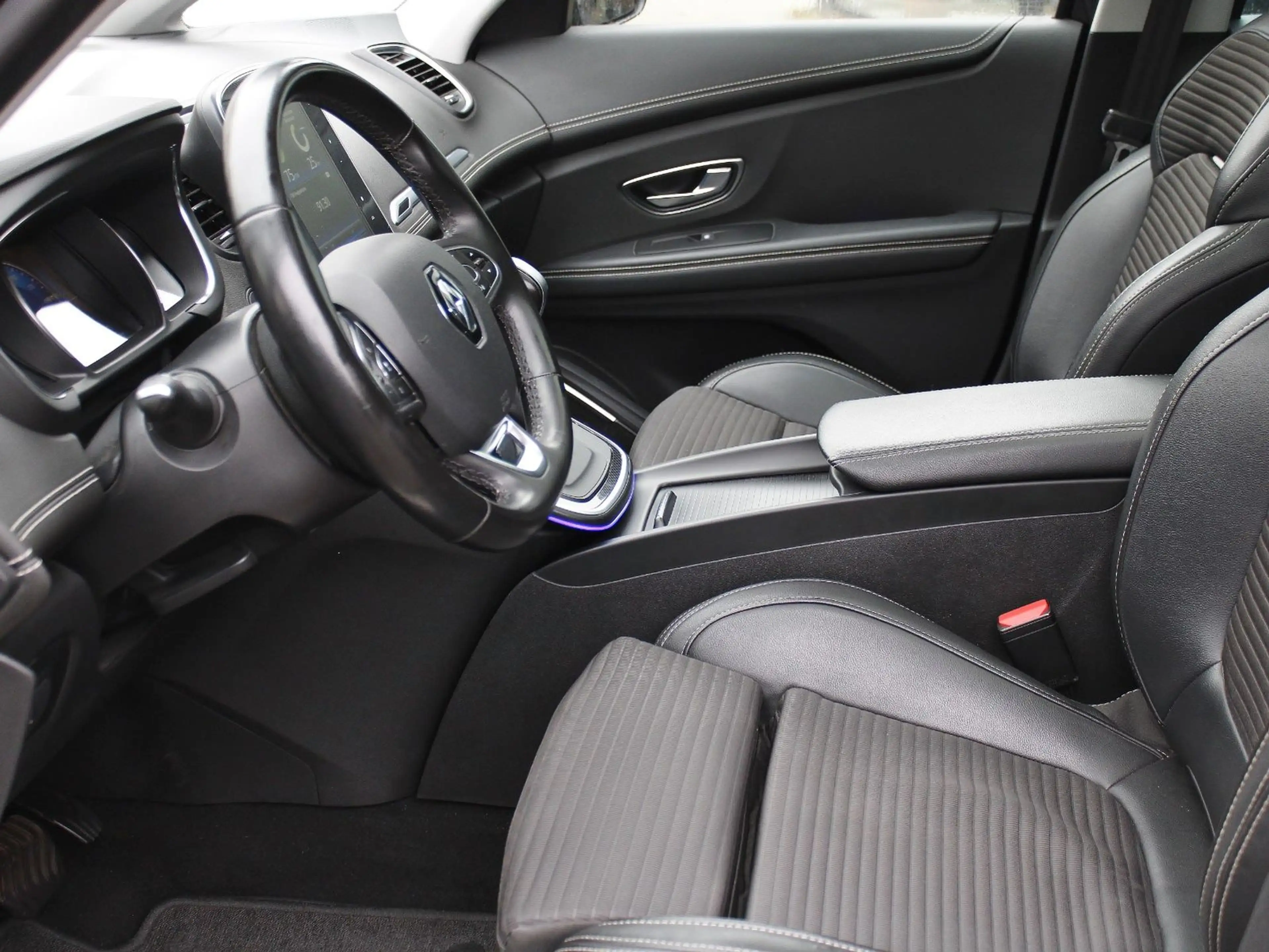 Renault Grand Scenic GRAND SCENiC 1.6 dCi *EDC+BOSE+7.SiTZE+PANORAMA* — photo 6