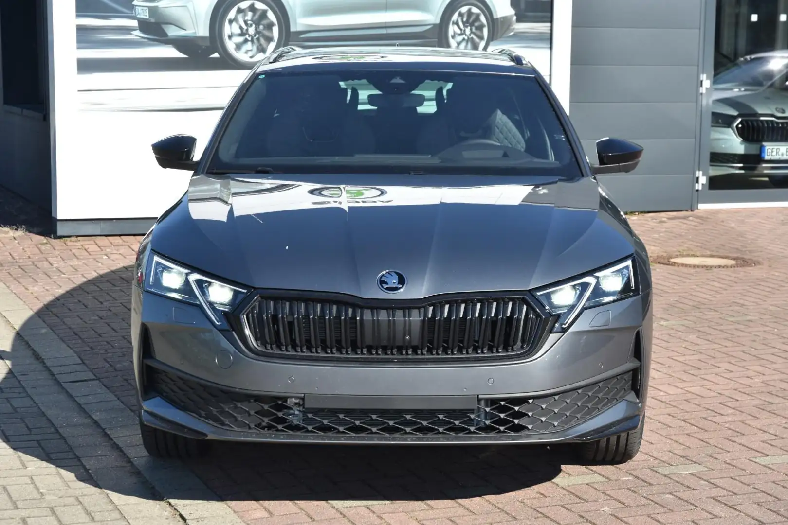 Skoda Octavia Combi 2.0 TSI DSG 4X4 Sportline*Matrix* Grau - 2