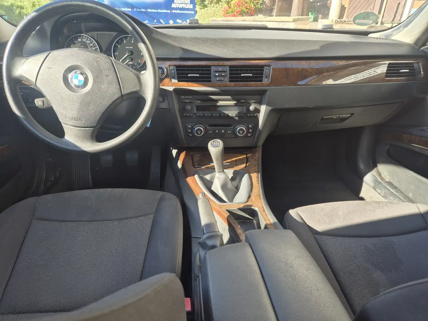 BMW 318 318i Touring TÜV NEU Klima Tempomat PDC Alu Schwarz - 2