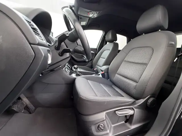 Audi Q3 view 9