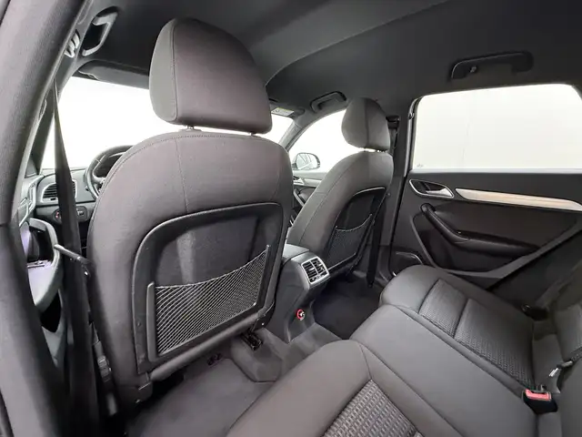 Audi Q3 view 10