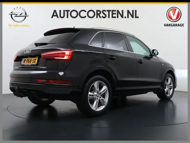Audi Q3 view 5