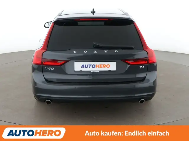 Volvo V90 view 5