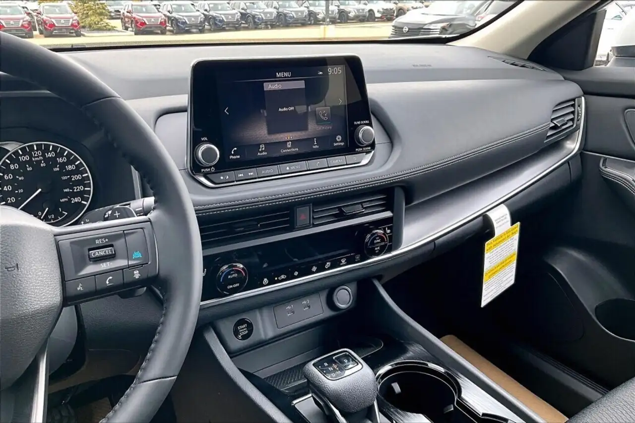 Nissan Rogue снимка Nissan Rogue