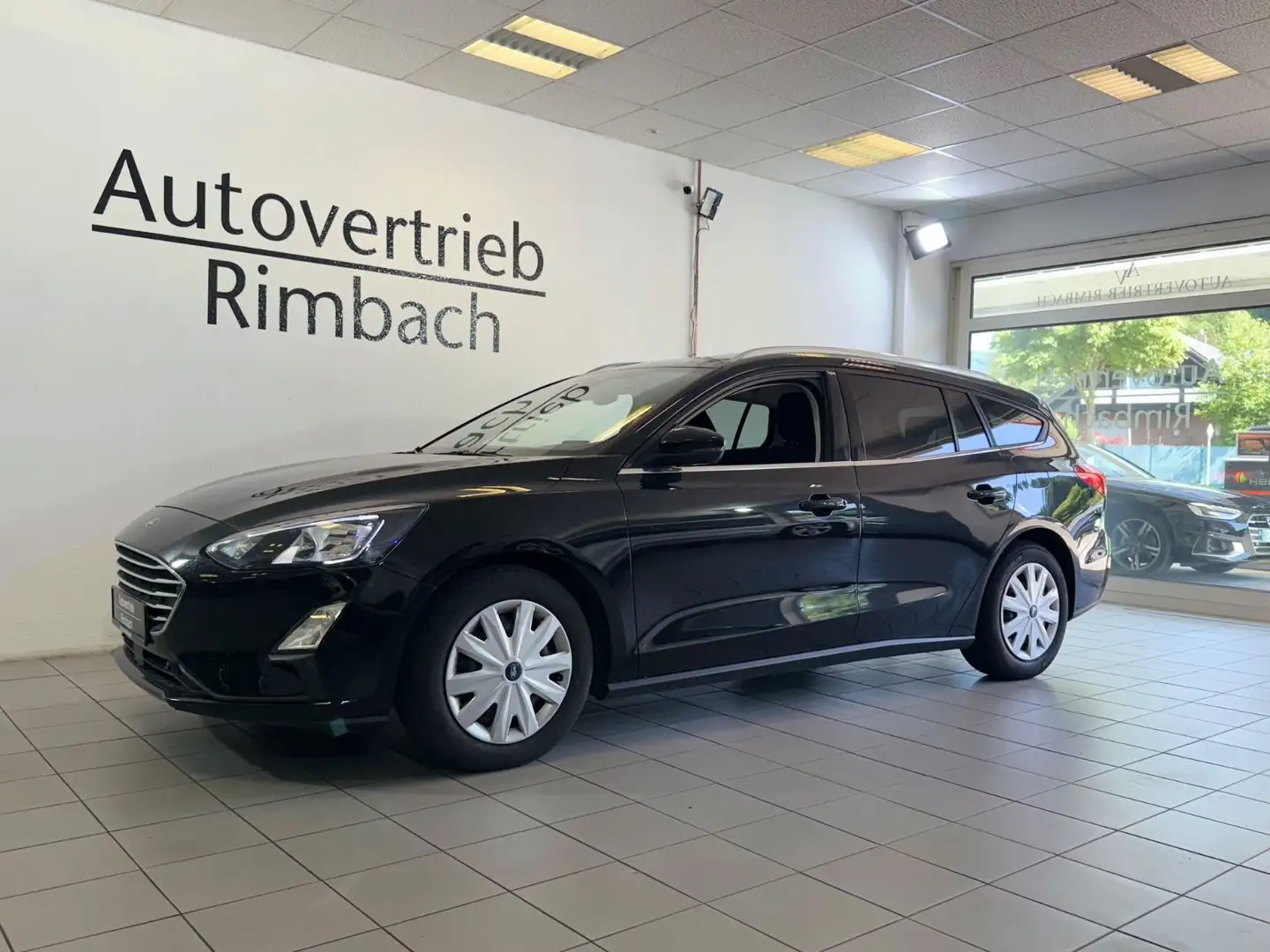 Ford Focus 1,5 EcoBlue Cool & Connect Turnier Noir - 1