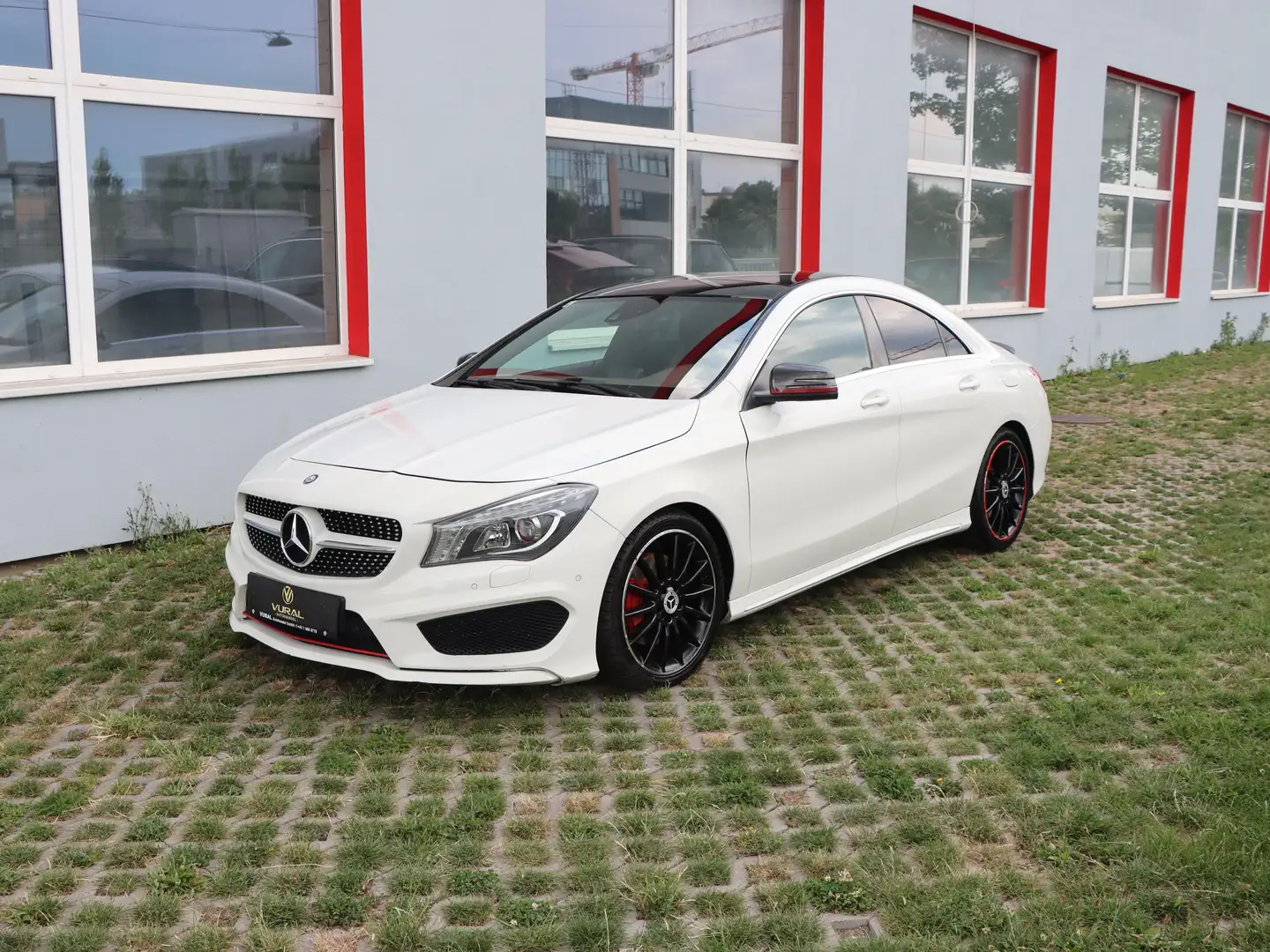 Mercedes-Benz CLA 220 CLA 220 CDI d Aut. | AMG-LINE | PANORAMA | LEDER | Weiß - 2