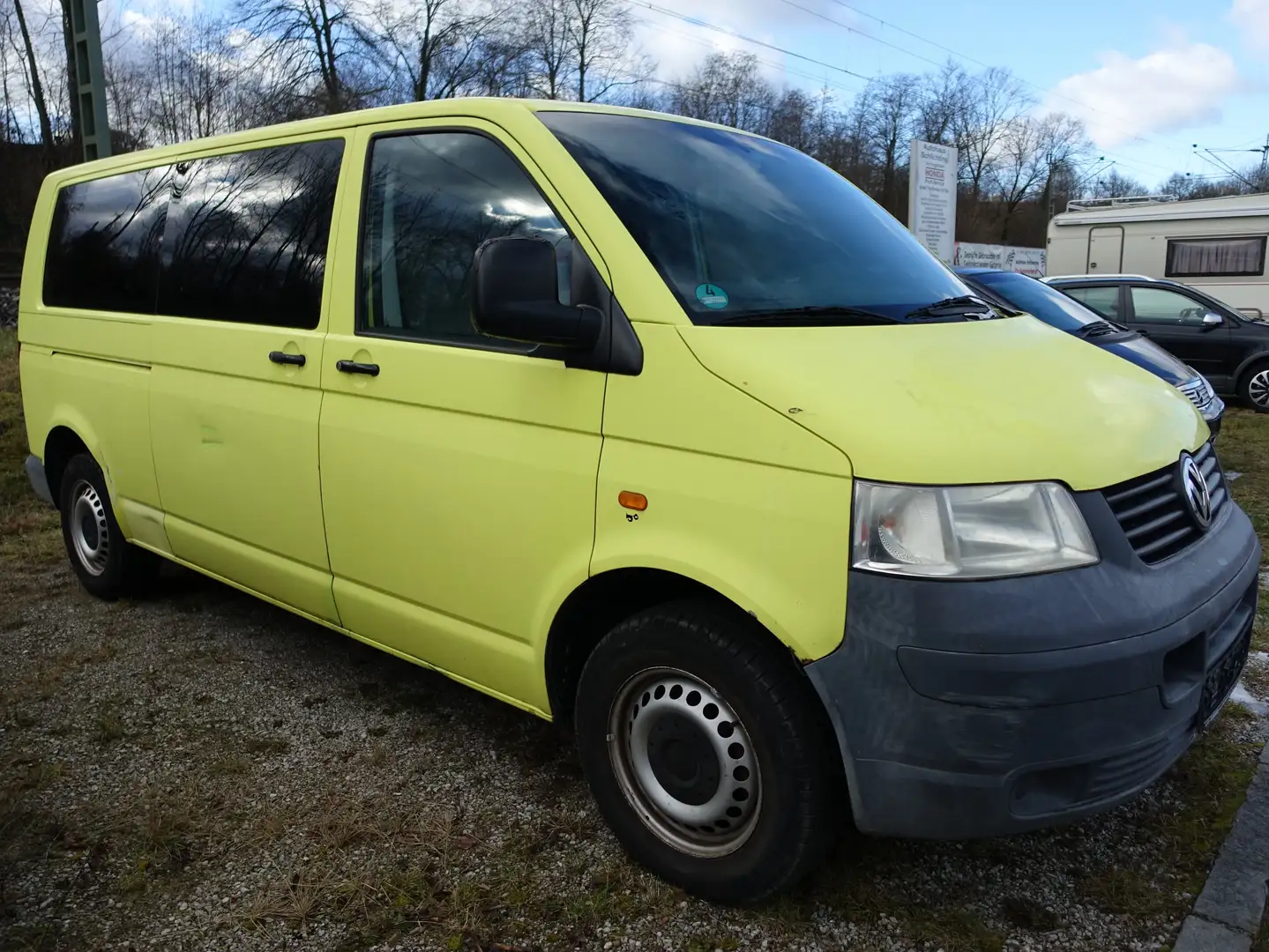 Volkswagen T5 Transporter Kombi lang mit AHK Jaune - 1