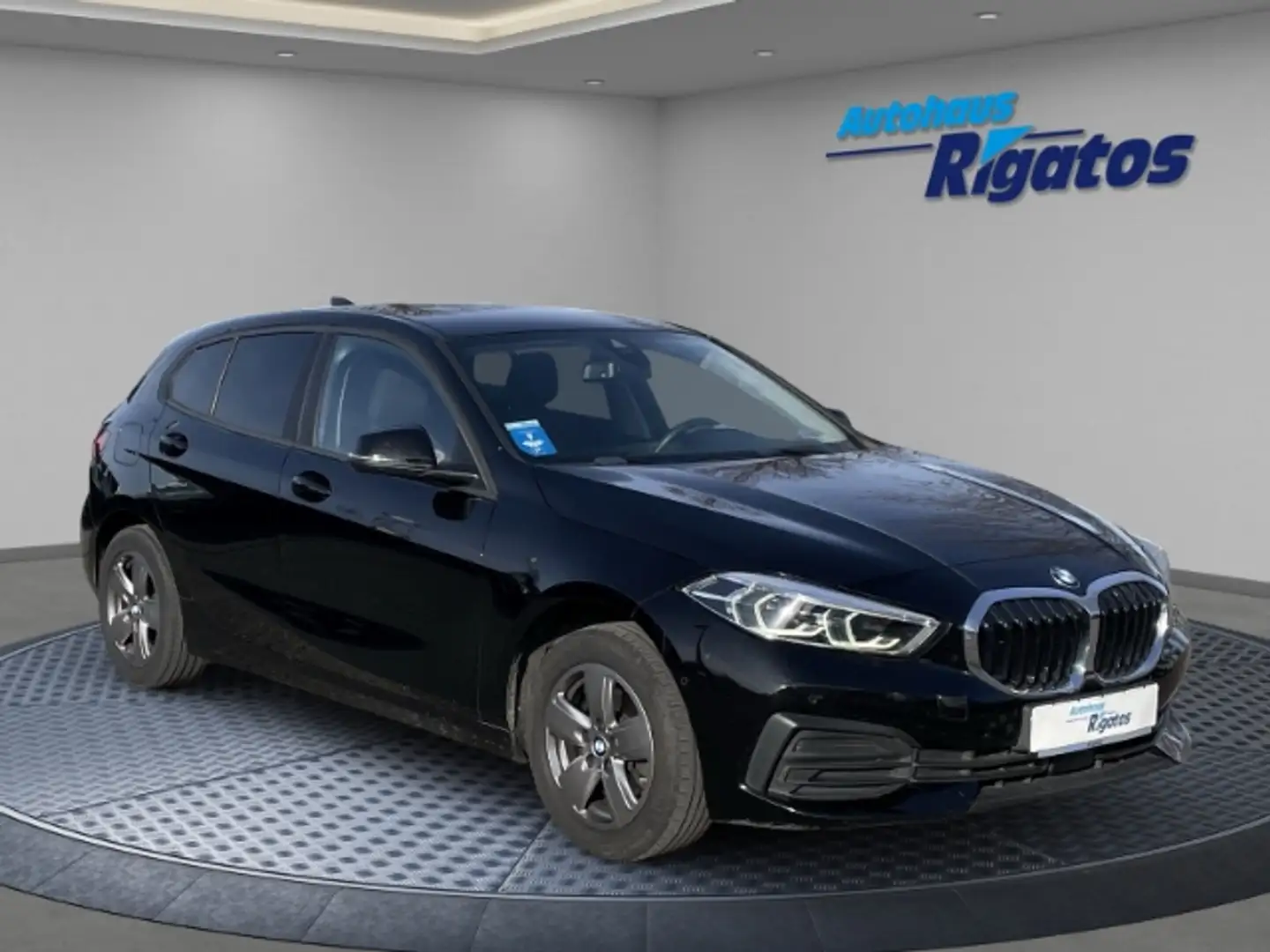 BMW 118 i Advantage Autom. AHK, Navi, Rückfahrkiamera Schwarz - 1
