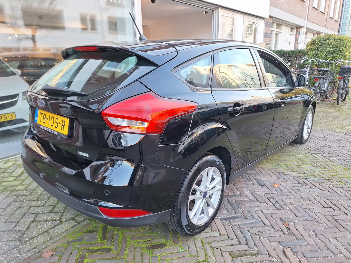 Ford Focus 1.0 EcoBoost Edition 5Drs /69.000 Km/Navi/Apple/An Zwart - 2