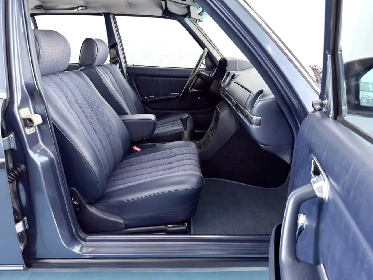 MERCEDES-BENZ Clase E (W123) Berlina Manual de 4, foto 5