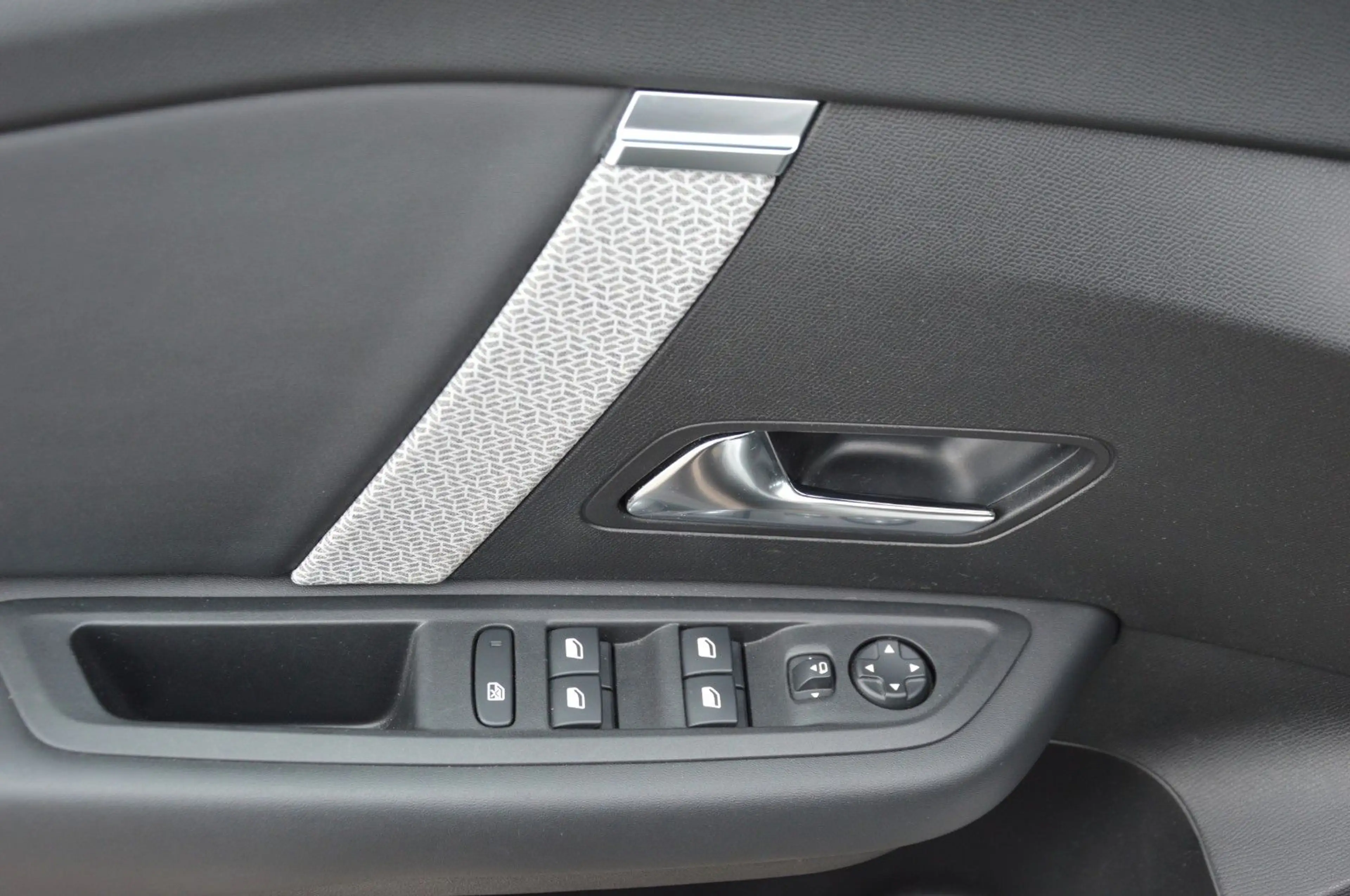 Citroen C4 Lim. Feel Pack"SITZHZ"Kamera"NAVI"PDC"LED"LM" — photo 8