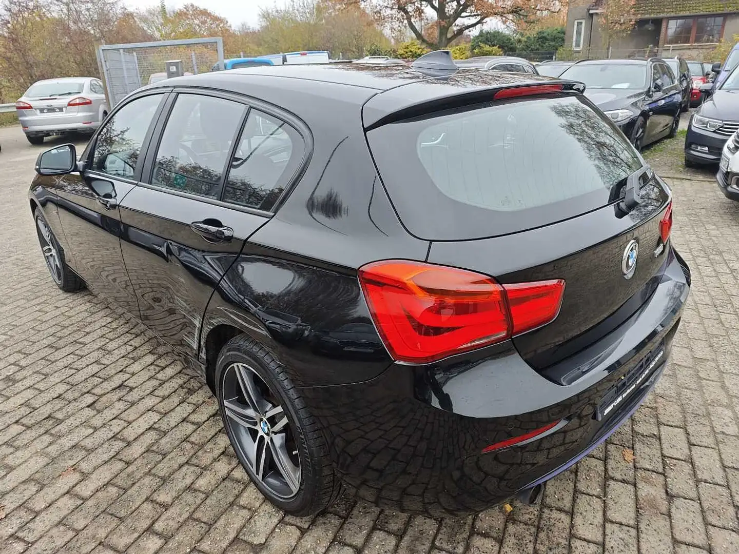 BMW 118 i M Sport Schwarz - 2