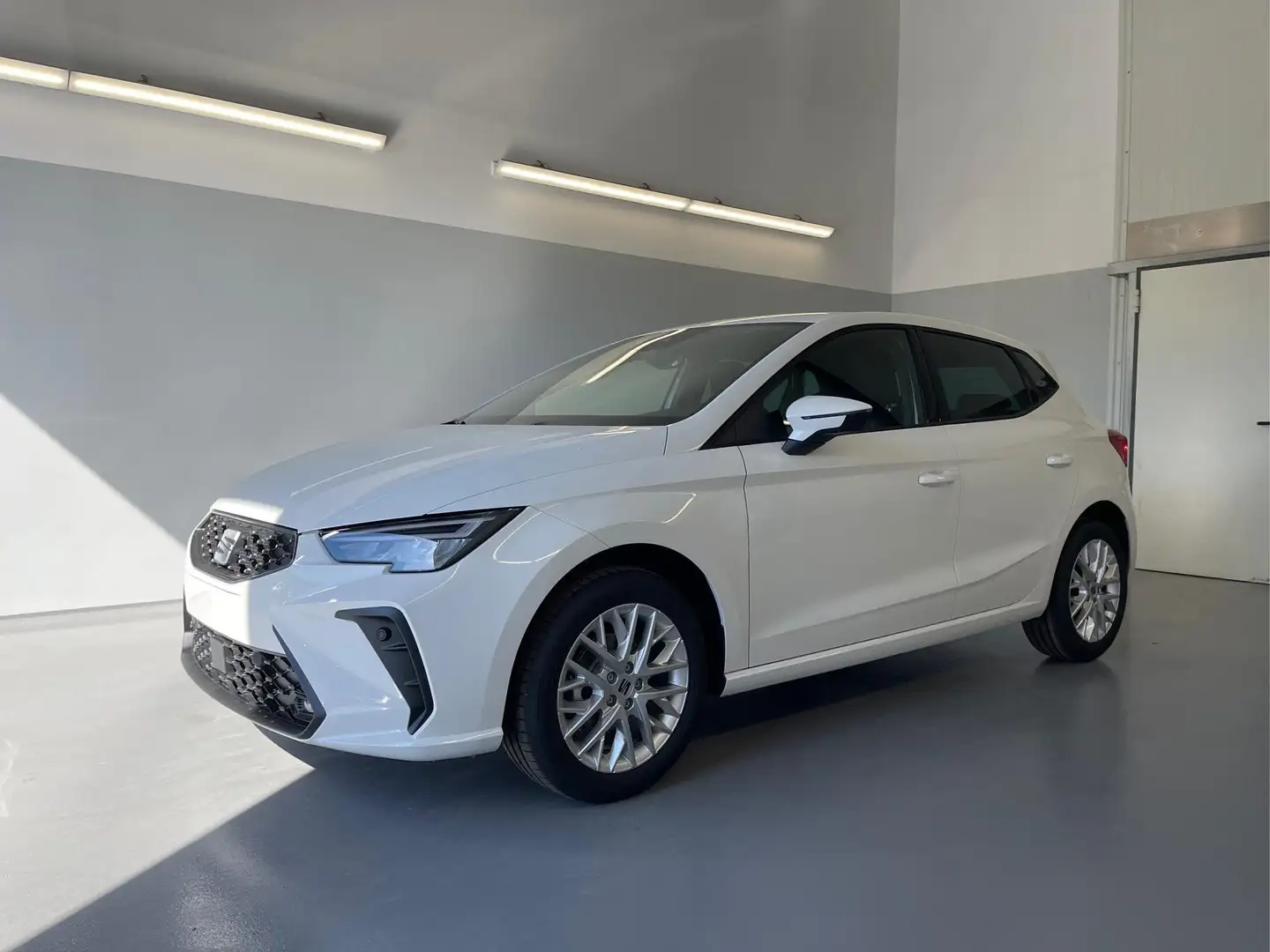 SEAT Ibiza Style 80PS Voll-LED+Kessy+PDC+Alarm+Sitzheizung... Weiß - 1