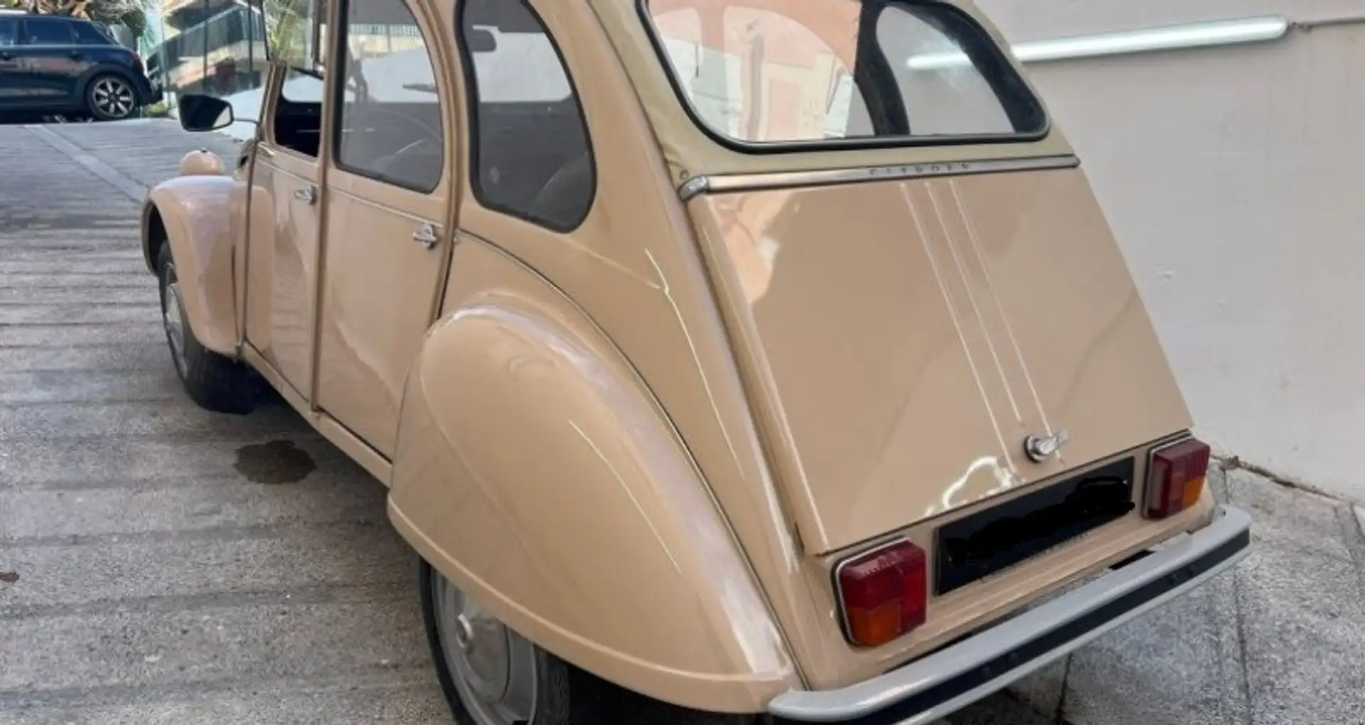 Citroen 2CV 6 Beige - 2