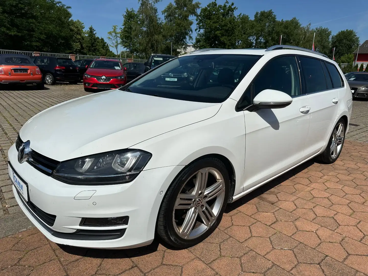 Volkswagen Golf VII Variant 2.0 TDI Highline / XENON / PANO Weiß - 1