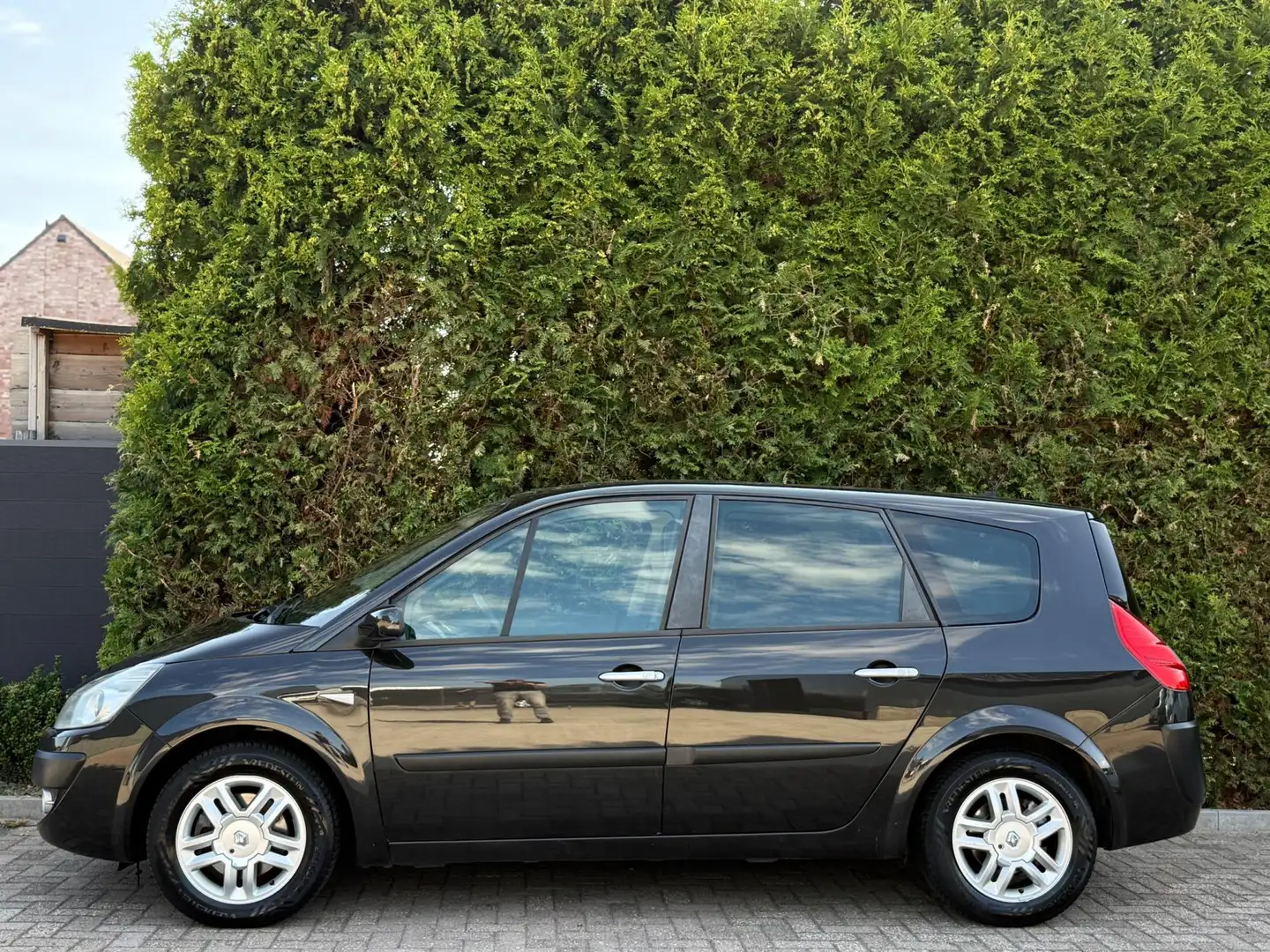 Renault Grand Scenic 2.0-16V Tech Line 7p. Bluetooth Чорний - 2