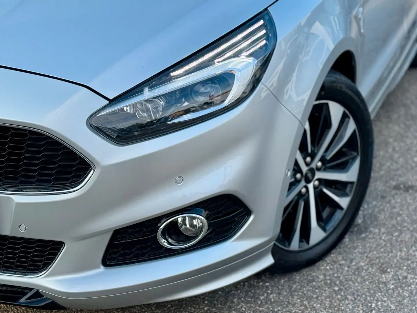 Ford S-Max 2.0 EcoBlue ST-Line LED|PANO|Winter|7Sitze Silber - 2
