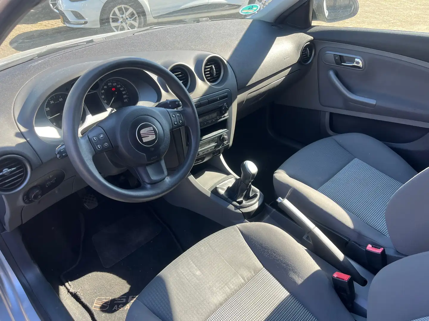 SEAT Ibiza 1.4-16V Reference Gris - 2