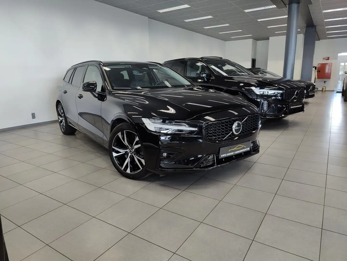 Volvo V60 PLUS DARK B4  HYBRID BENZINE AUTOMAAT FULL OPTION - 1